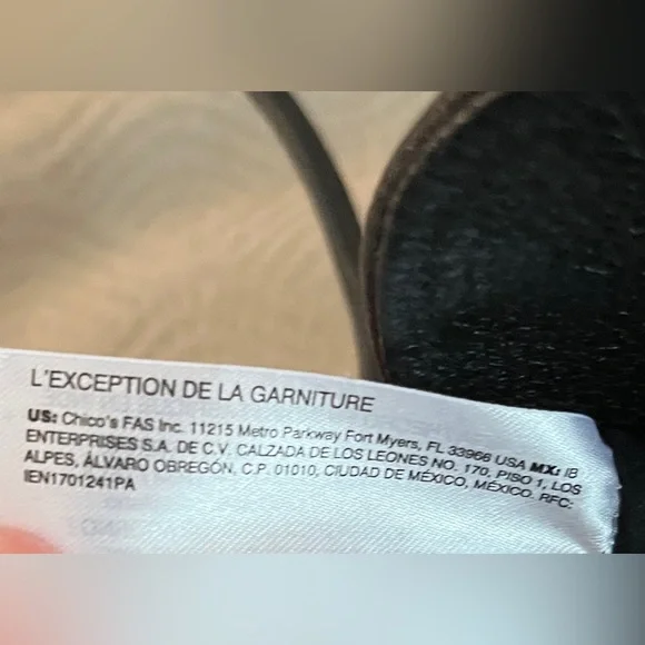 🆕 Chico’s tassel cross body bag in black only - Picture 10 of 15